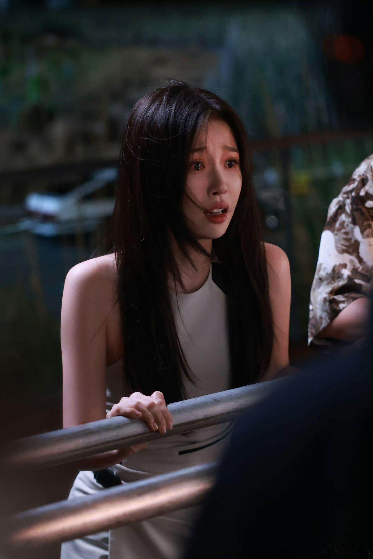 姜暮双重打击今晚的姜暮真的太难了，接连的双重打击换谁都承受不住。虞书欣的哭戏