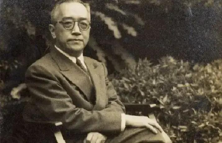 1955年冬天，35岁的张爱玲与64岁的胡适相约在纽约街头，本想寻求胡适接济的张爱玲，发现两个人同样