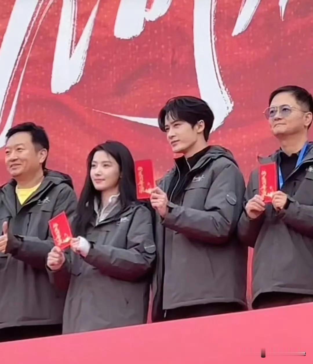 1月27日，檀健次卢昱晓新剧《何不同舟渡》总导演杨文军被扒出曾带头抵制QRL与