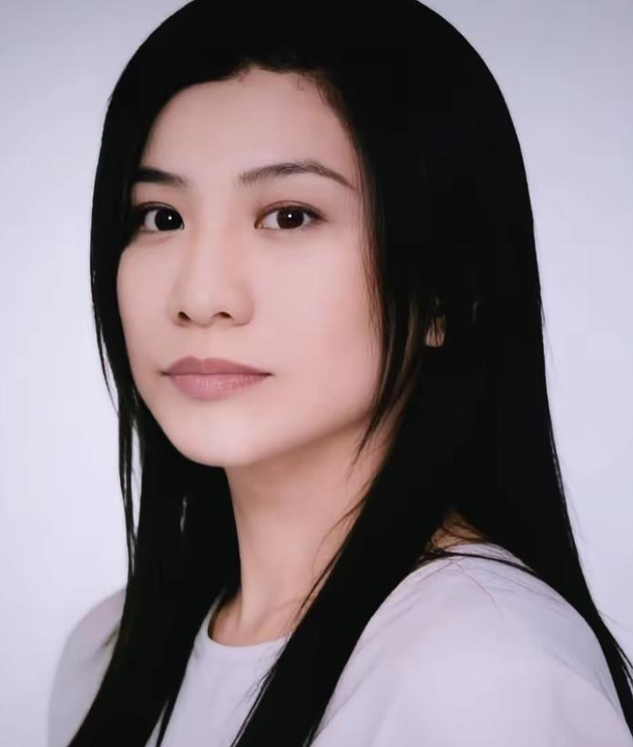一个警察，一天打两份工，留给世界最后七个字：“太累了，撑不下去了。”他老婆祁春