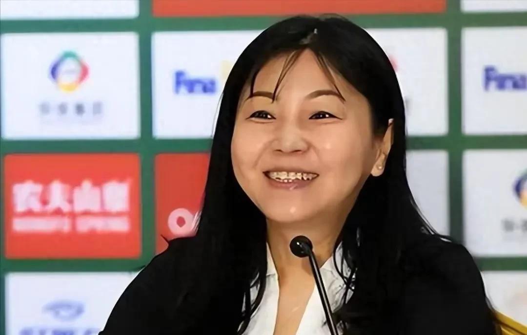 60岁已退休的周继红，二次出山再次被体育总局返聘为国家跳水队总教练，网上一片喧哗