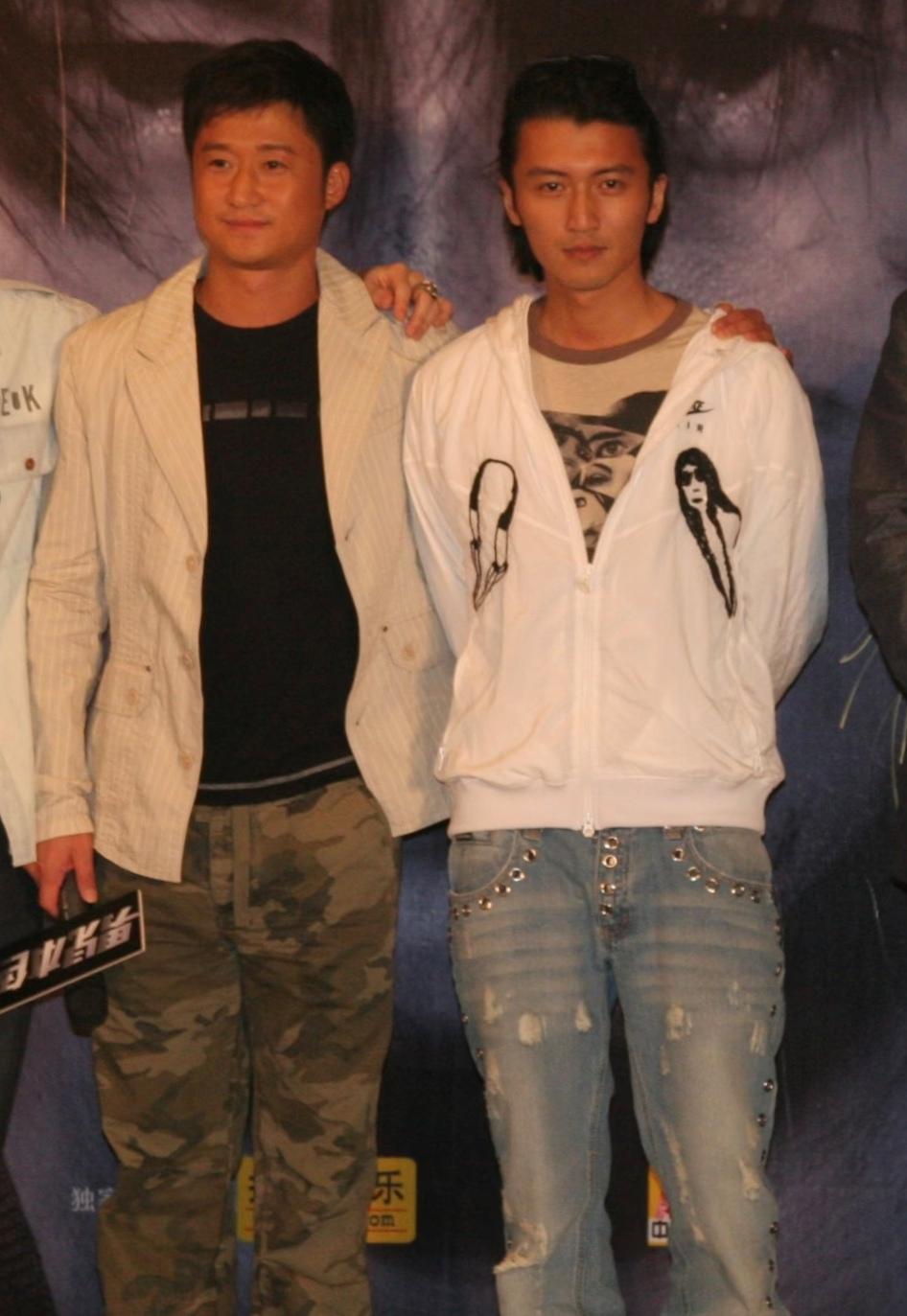 有人说，吴京官方身高175cm，站在谢霆锋面前会稍微高出一点，这也让大家猜测，是