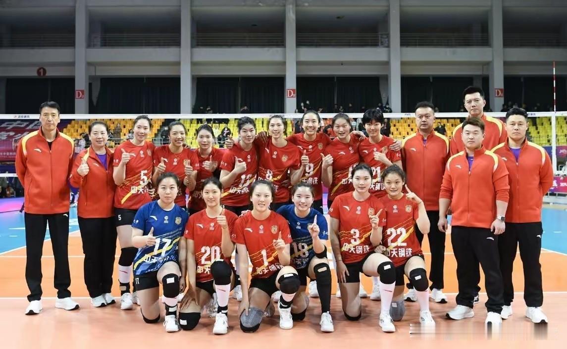 江苏女排0-3惨遭横扫，一点都不冤看看五大主力的数据，就明白啦首发主攻吴梦