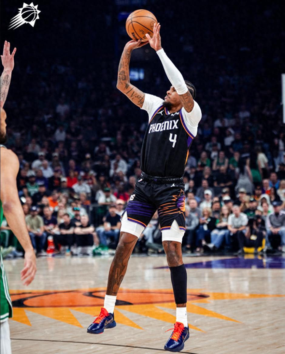 格林遭嘲讽吹嘘过度美媒：火箭换走杜兰特赢麻了北京时间2月25日，菲尼克斯太