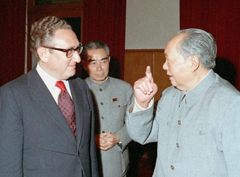 1975年，基辛格最后一次面见毛主席，聊到台湾问题时，主席说出短短八个字，直接