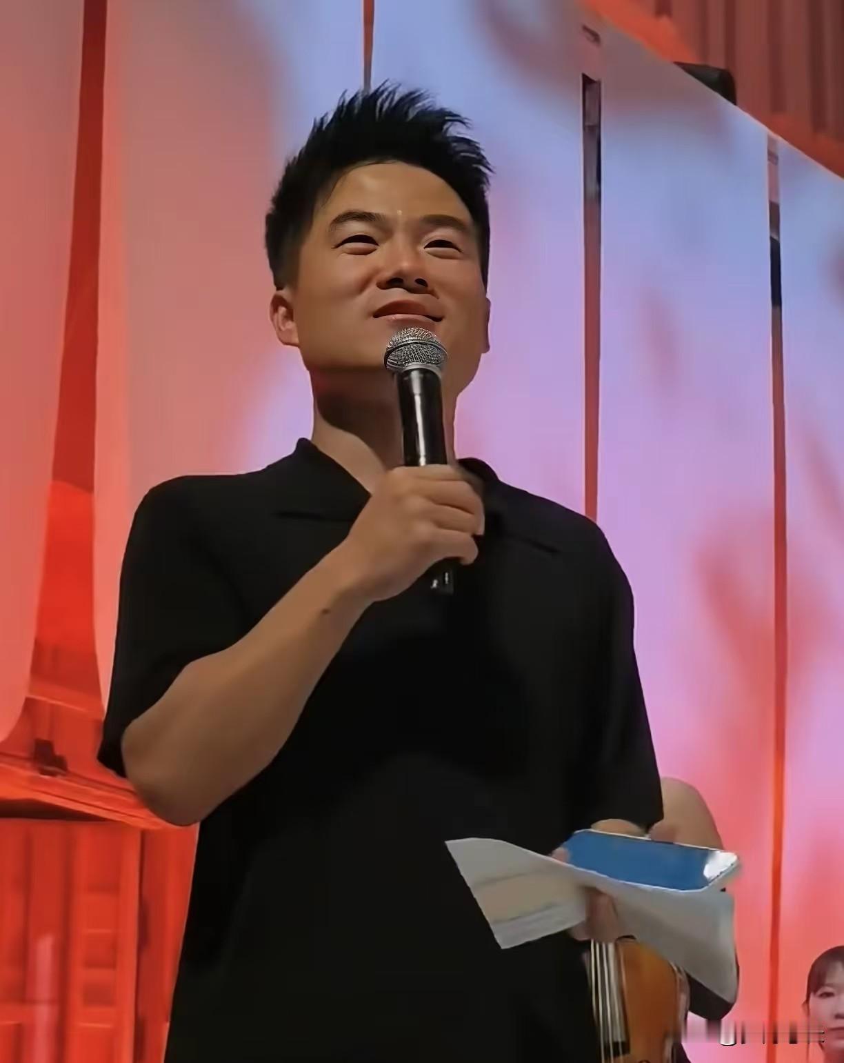 董宇辉音乐会票价，真的让我愣了好一会，才80块起，最高580，结果三场卖光。