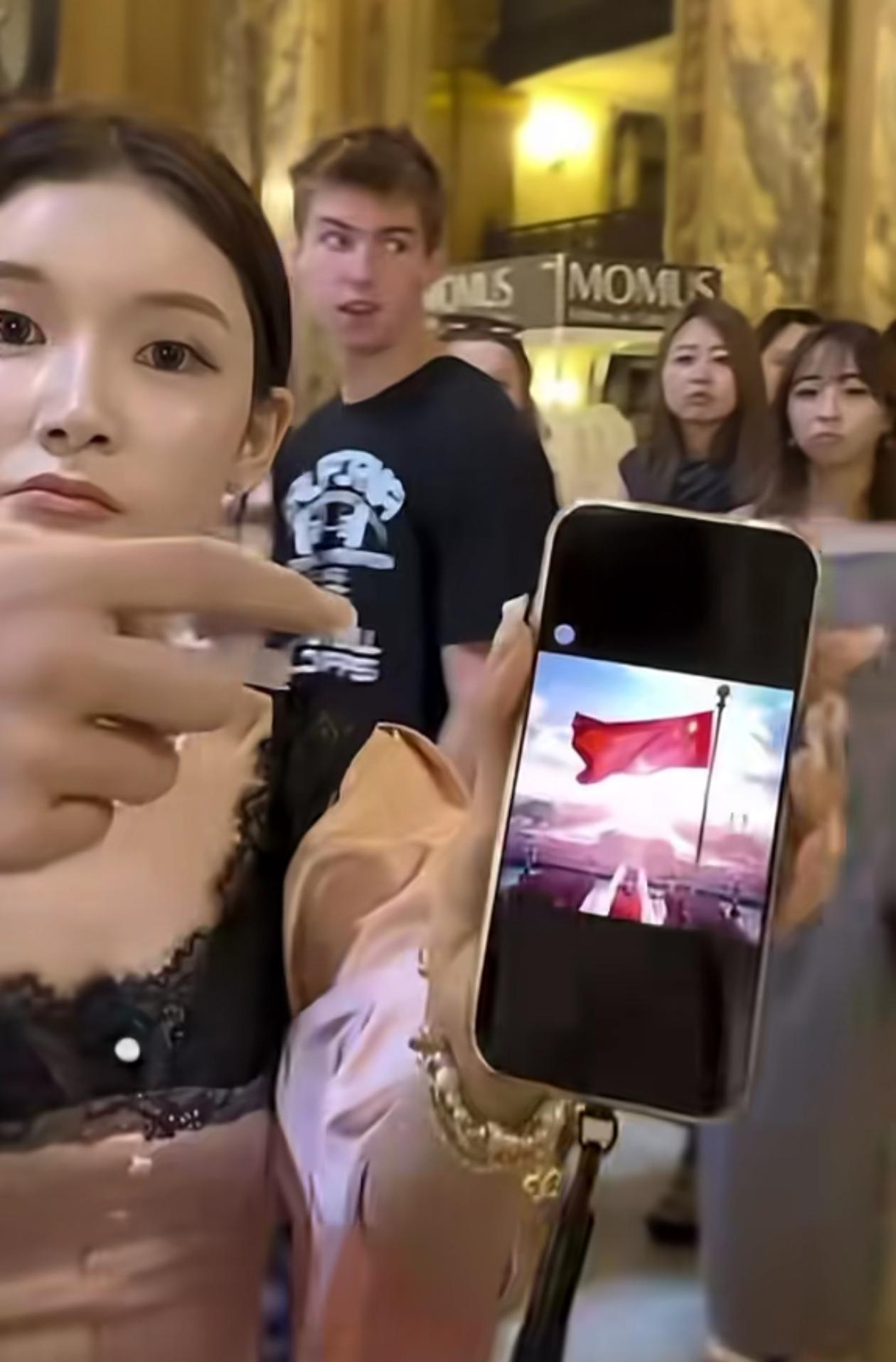 最近网上爆出一件很有争议的事，聋哑网红雪儿去欧洲旅游，在公共场所和外国路人吵起来