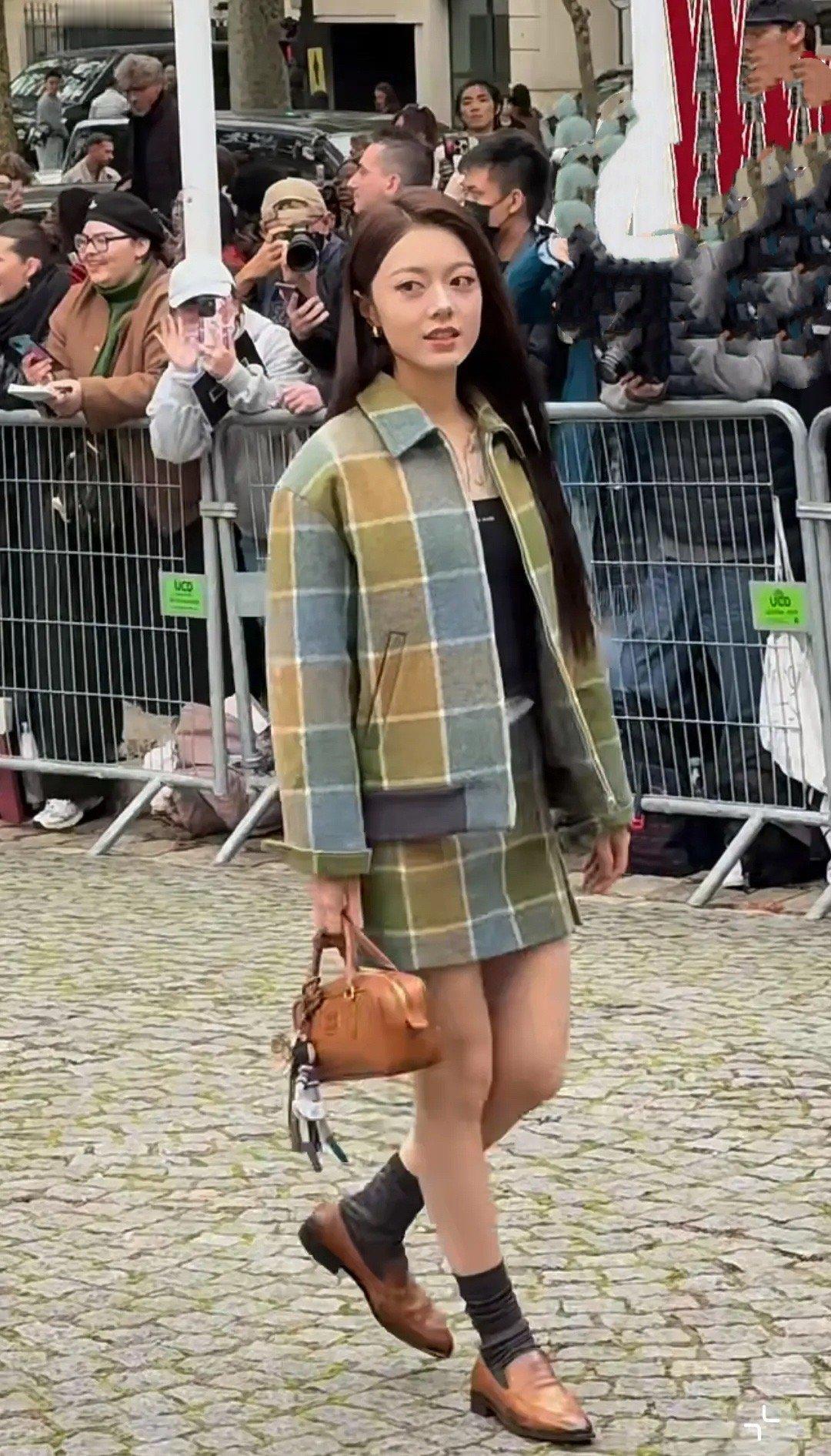 赵今麦的问题到底出在哪？毋庸置疑脸是好看的，感觉她一直没找对风格​​​