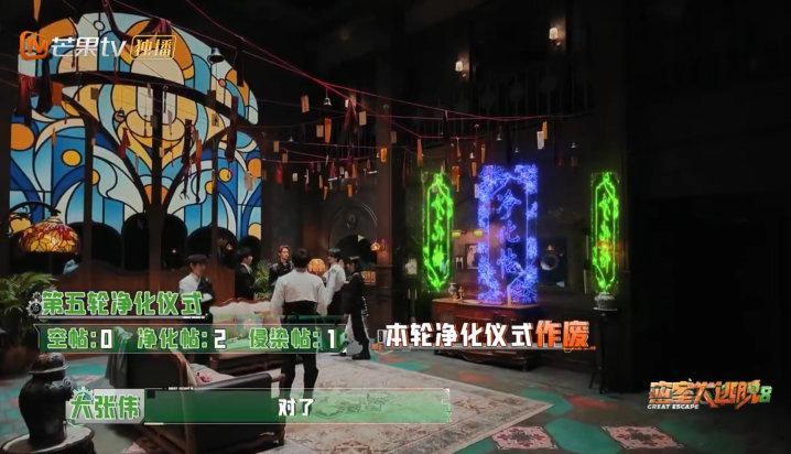何老师悍匪出击式玩法密室大逃脱密逃这期直接被何老师秀到失语！解锁悍匪出击式全新