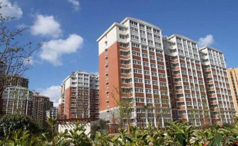 最近很多人都在问同一个问题：2026年买房，到底是接盘，还是抄底？听了一圈内行的