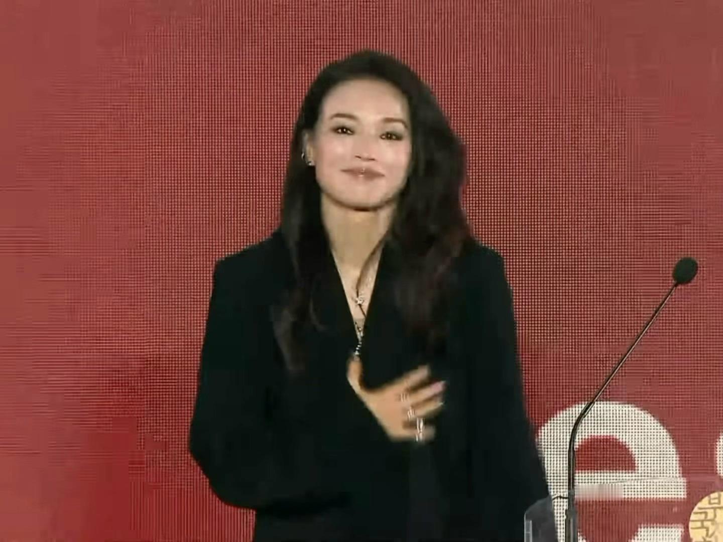 这个舒淇又会演又会导又那么美…….舒淇唯一缺点可能就是不是我妈了舒淇釜