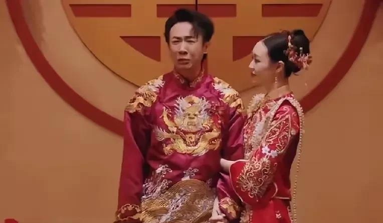 我实在是不明白，这个男人在婚礼上哭什么？你说他深情吧，刚刚新婚他就在综艺节