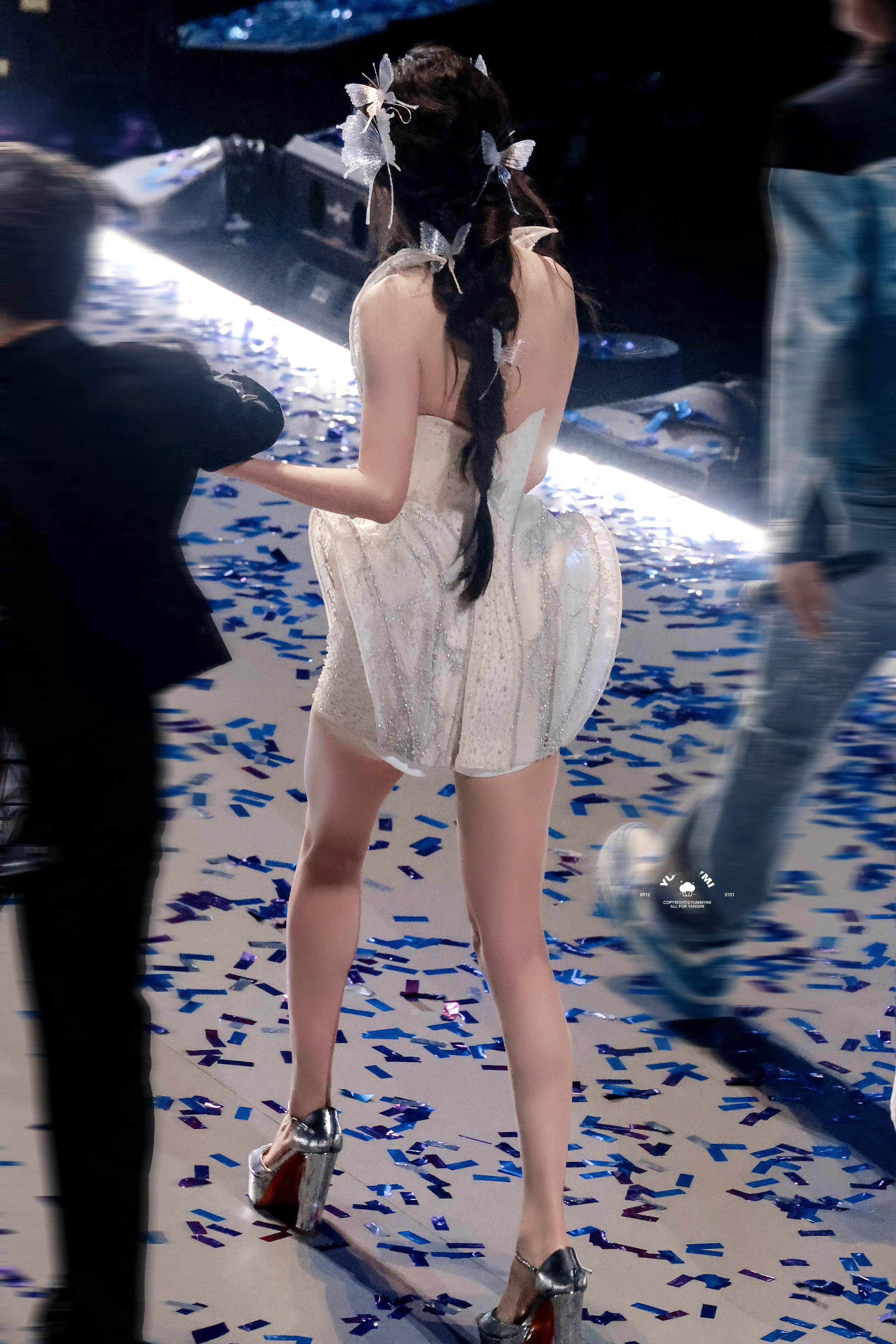 杨幂这颜值这身材都太顶了！这腿不是一般的腿，是神腿！[爱心][爱心][爱心]杨幂