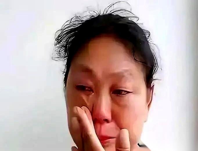 见过亲妈亲手把自己儿子的“印钞机”给砸了吗？同济本科加美国海归，小夫妻俩在家偷
