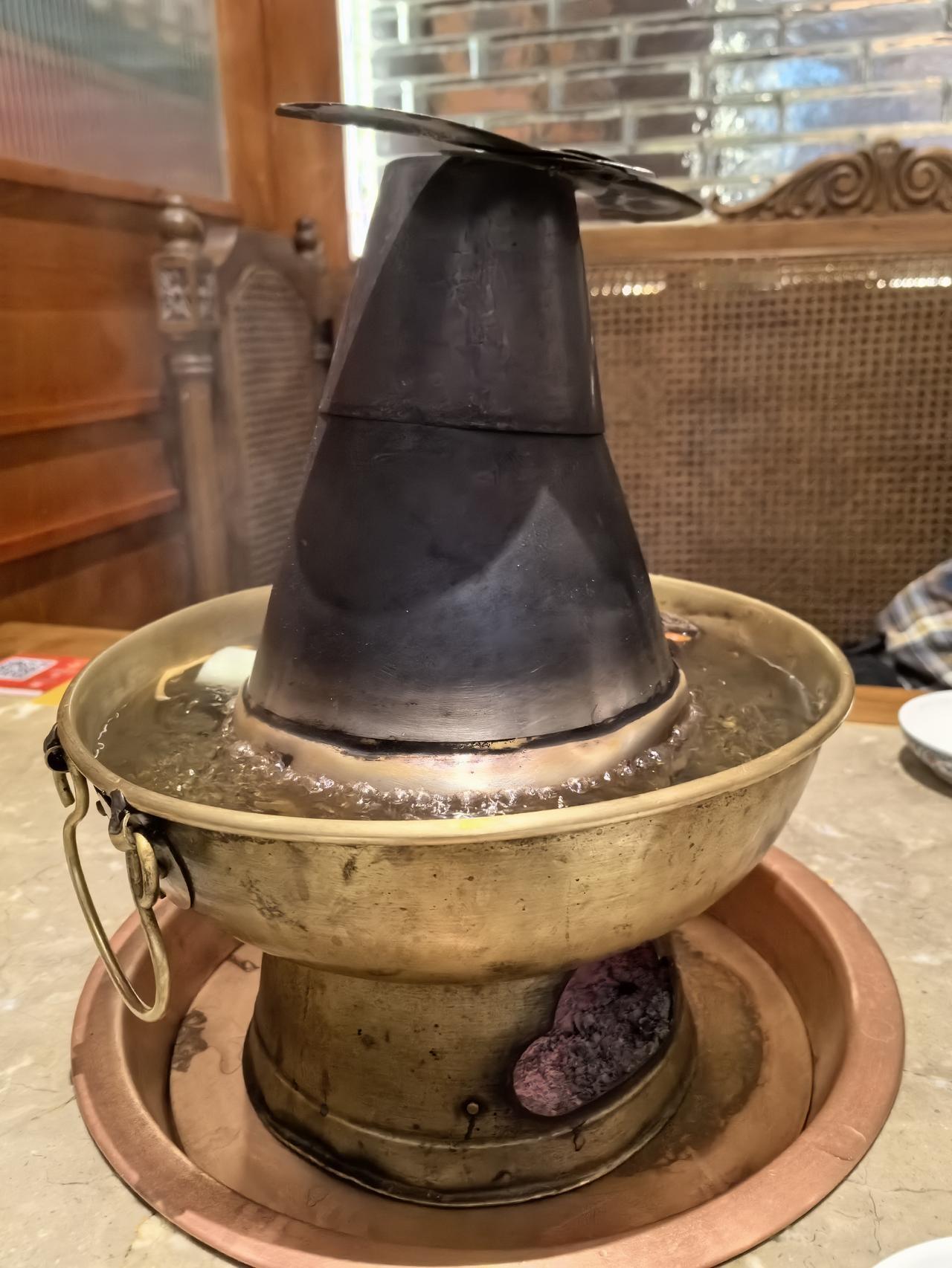 进入初冬的宁波虽然气温还有十几度，但阴雨绵绵的还是让人感到丝丝寒气。我坐在阳台上