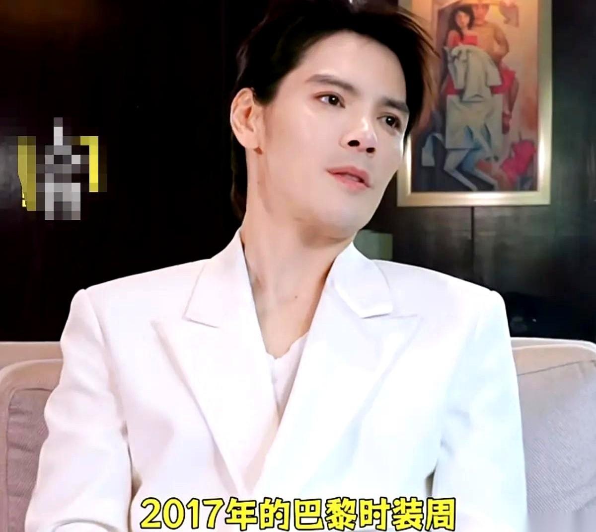 别信什么偶像剧里的浪漫偶遇了。真相是，有些“缘分”，是你妈真金白银给你砸出来的