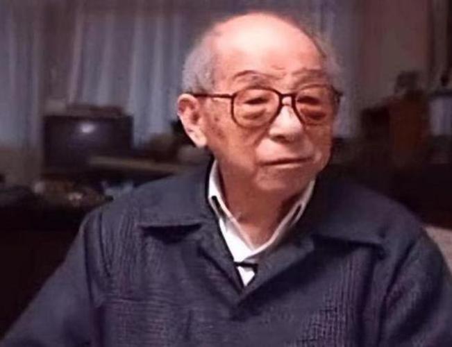 1975年4月6日凌晨2点，张群打电话告诉了张学良，说蒋介石已于昨夜病死。