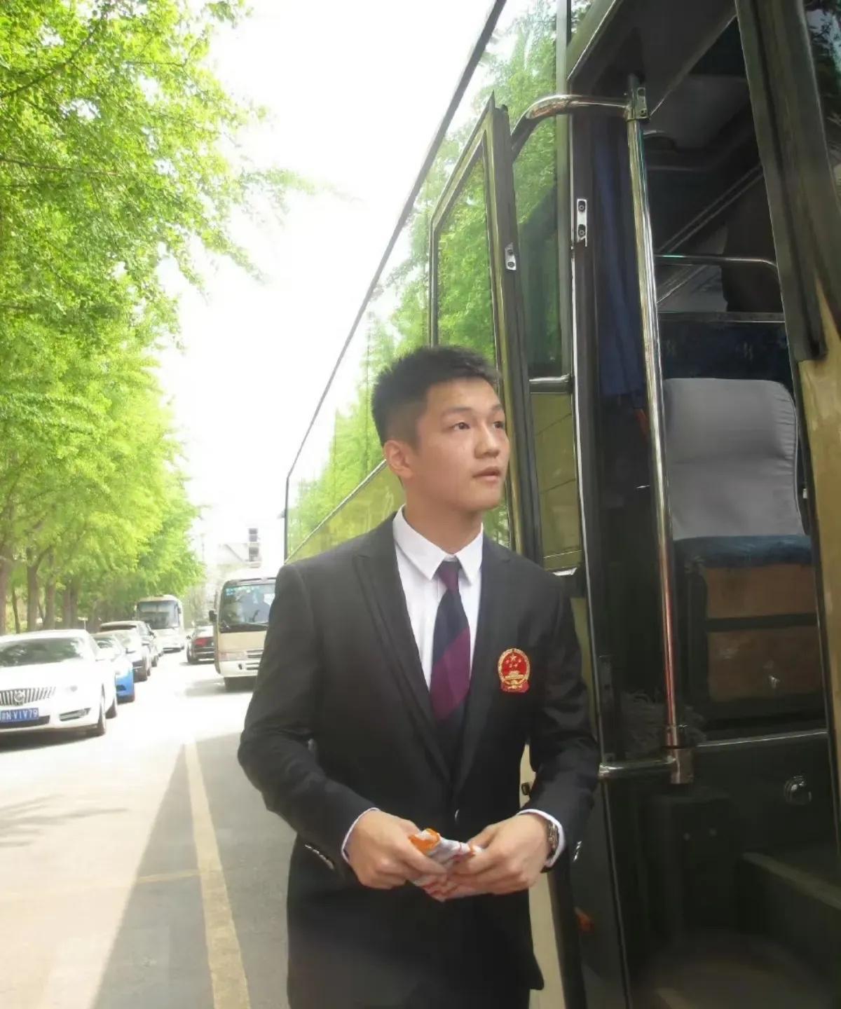 樊振东年轻时候就已经这么帅气了