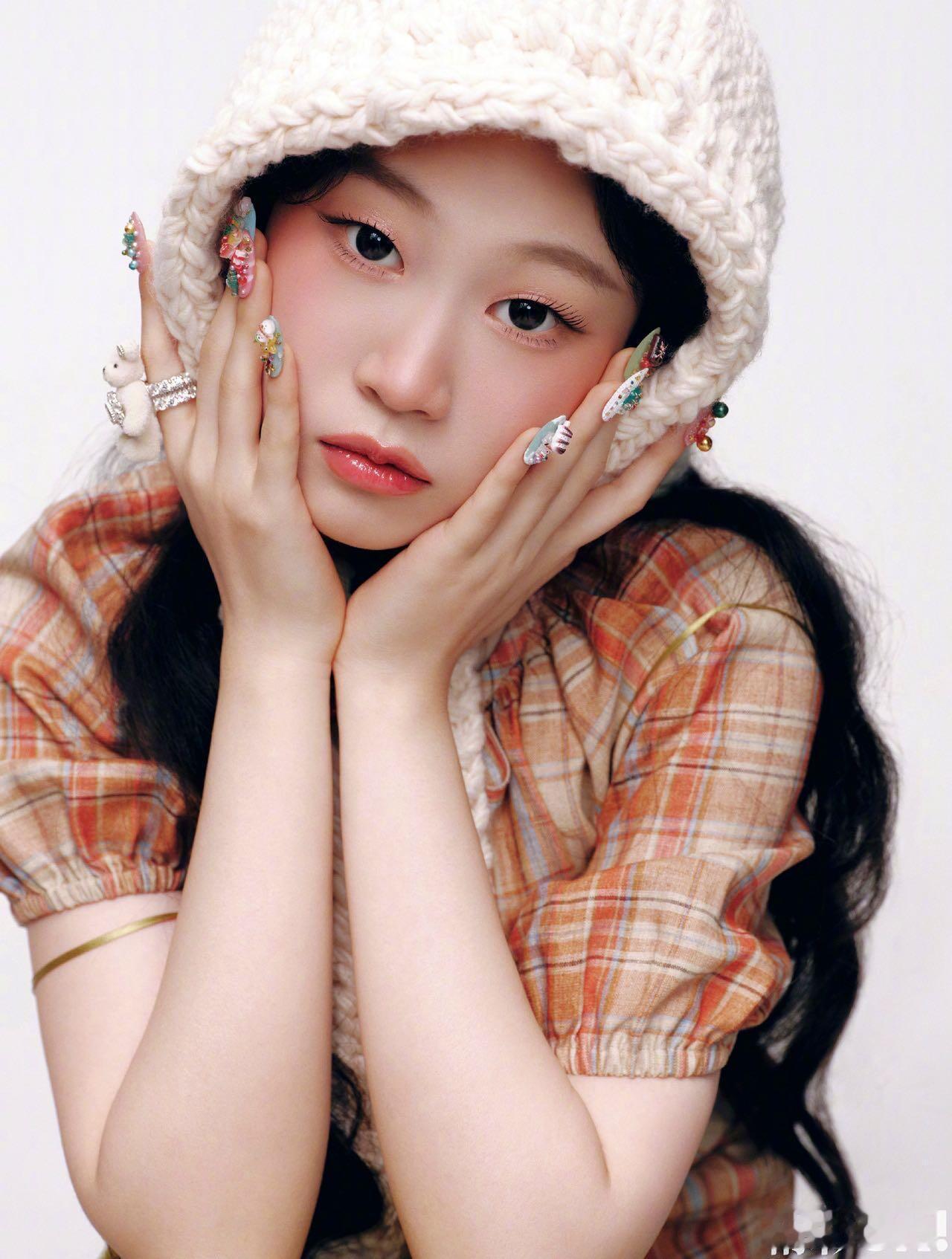 沈佳润美甲先过上圣诞了她的笑容可以治愈一整个冬天