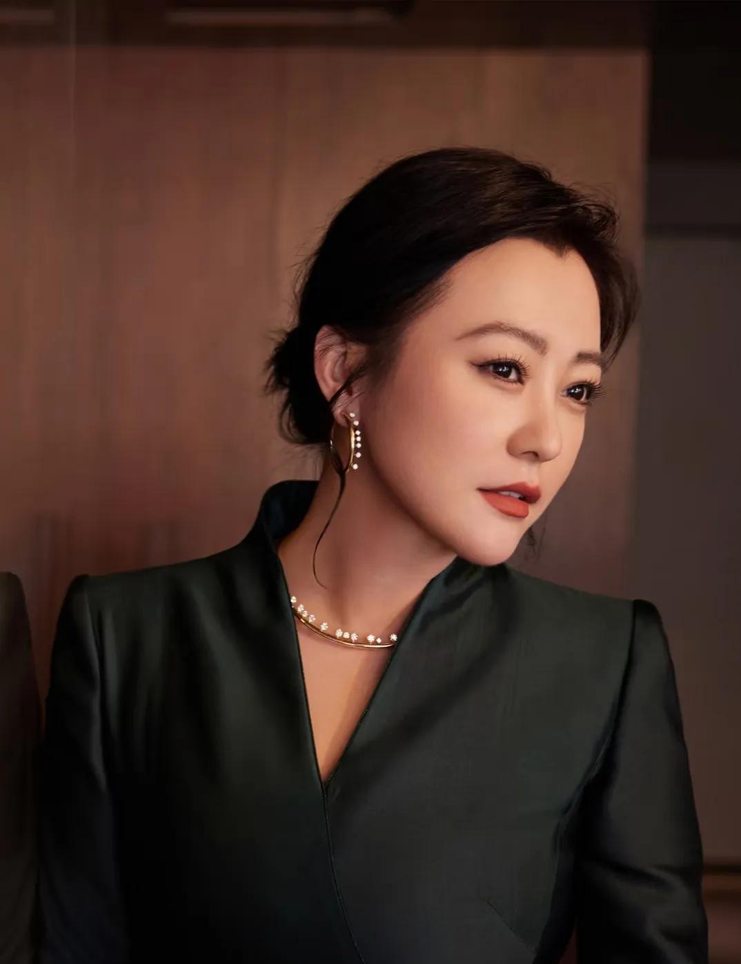 郝蕾的几段感情经历告诉大家一个道理不论是男生还是女生，还是不能太过强势，当初
