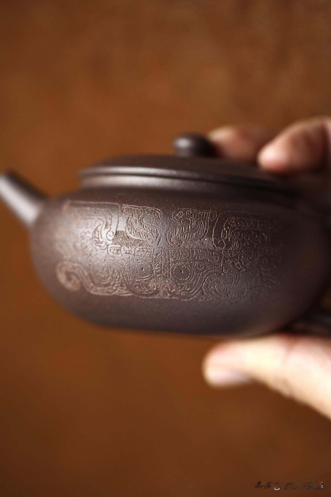 刚泡一壶茶，壶竟裂了？老师傅：这3个习惯正在毁你的紫砂壶上周，一位壶友私信我：