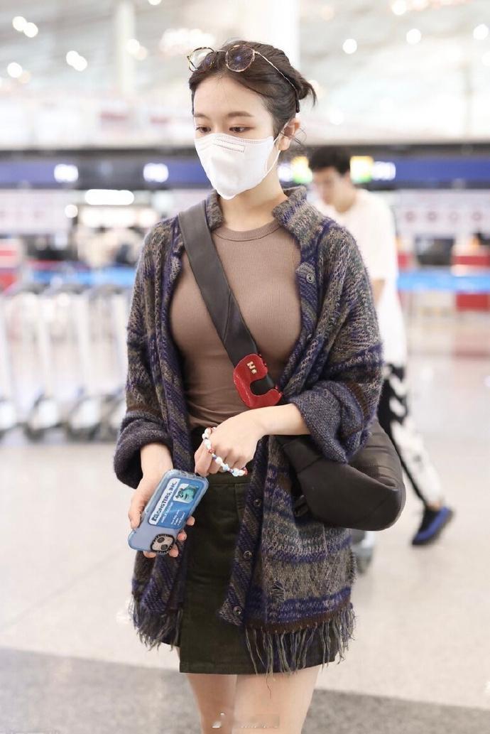李兰迪李兰迪🫧机场私服美拍，妹妹身材真的好顶