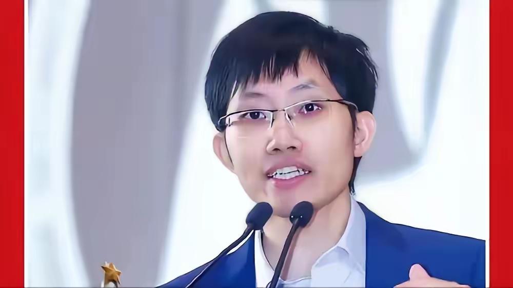 科技圈彻底炸开了锅！40岁平时不爱张扬的大佬梁文锋，突然做成了件惊天动地的大事，