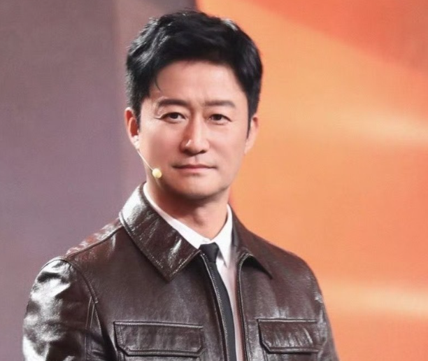 演员吴京突然冲上了热搜原因是他晒俩儿子练武视频，并喊话谢楠：“谢谢你十四年前娶