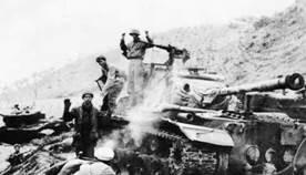 1941年在山东淄博，八路军战士郑希和刚刚单独执行任务回来，途中遇到八名日本鬼子