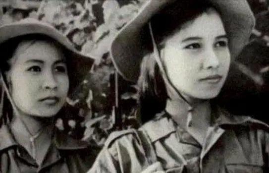 1979年，黄干宗被两个越南女兵抓走，他已经做好赴死的准备，谁知她们却说：“我们