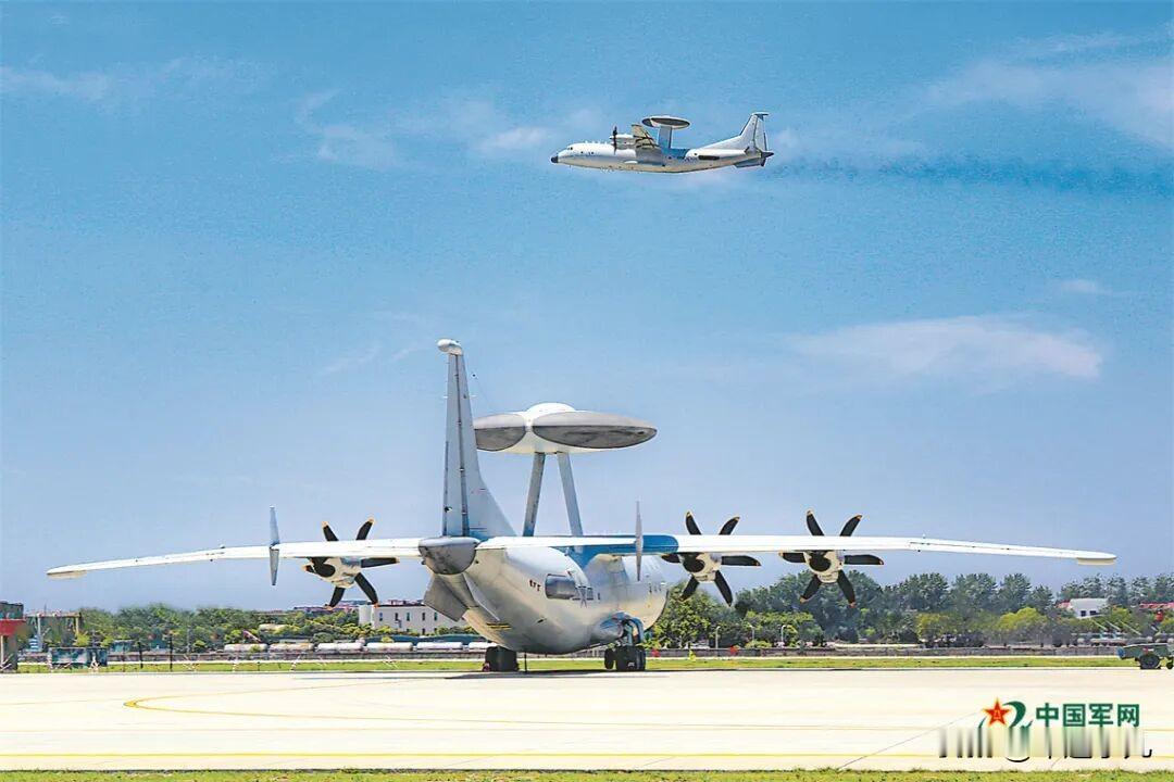 首次曝光了！我军特种机在远海空域突遇险敌情：外机挂弹抵近，最近不足100米！