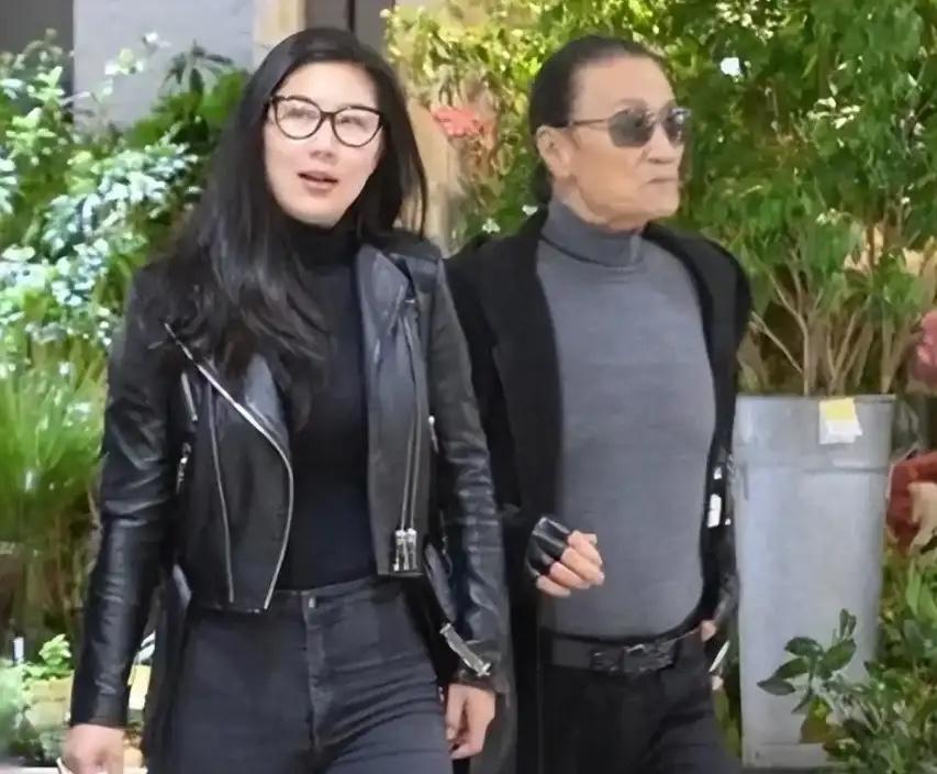 谢贤离世后，小49岁前女友发文：我不哭谢贤离世的消息引发大众热议，他这一生是