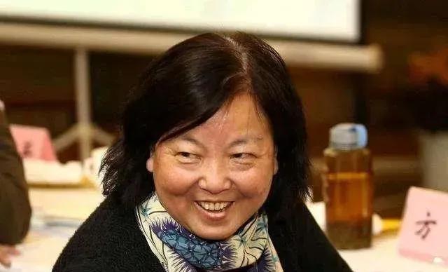 武汉大学这几位出了名的女校友，杨景媛跟她们根本比不了！1.在上海某学院课堂上替