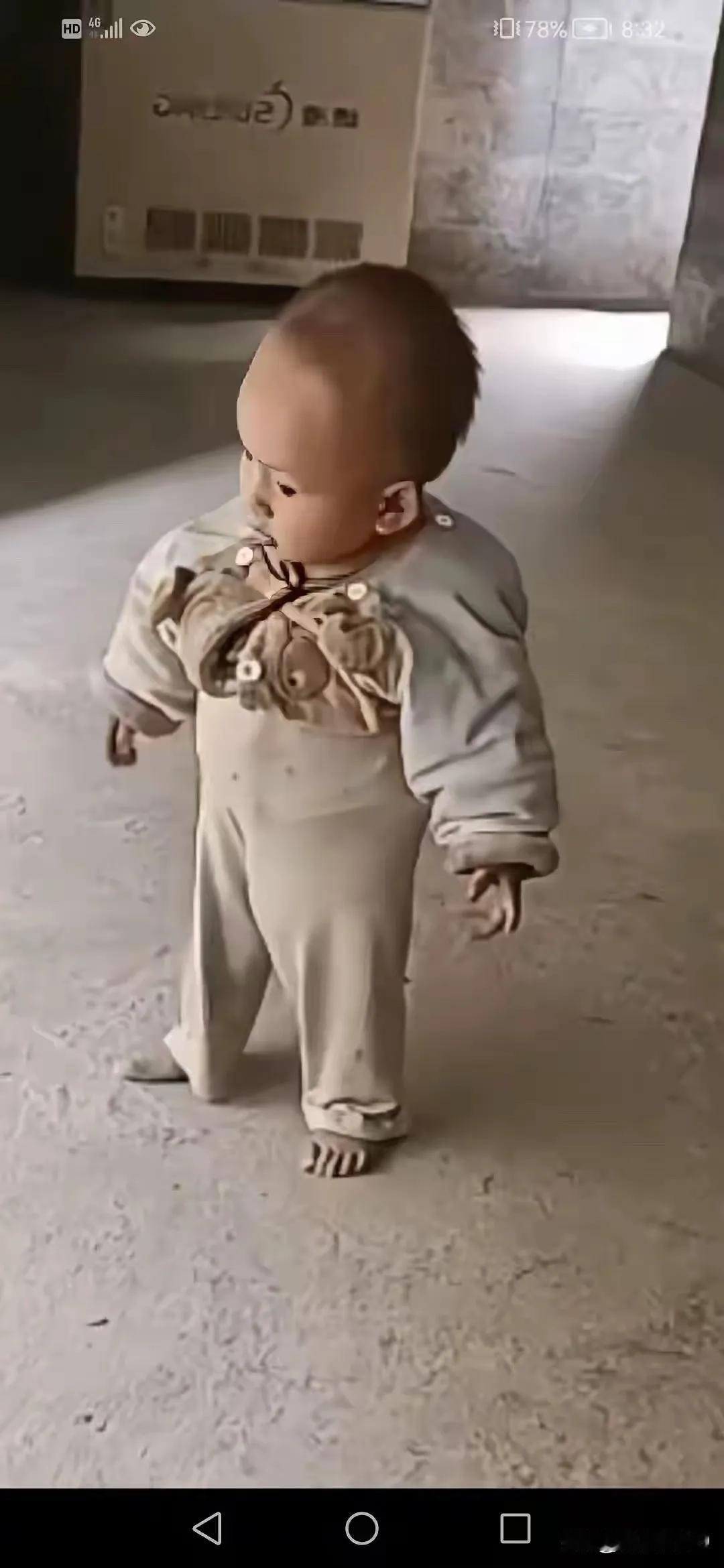 离婚八月再见娃，一眼崩泪：母爱缺席的童年，藏着难愈的荒芜离婚八月后探娃