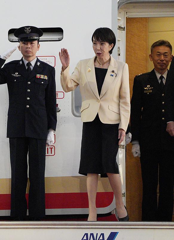 高市早苗抵美只有日本大使馆人员接机这事，真的把外交场合的“体面”二字撕得明明白白