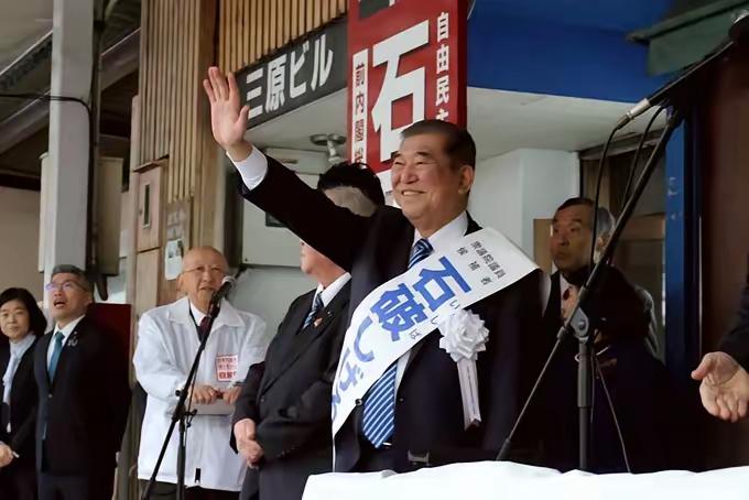 2月5日，石破茂家乡的选民倒戈，高市早苗或面临“翻车”风险！据日媒报道，石破