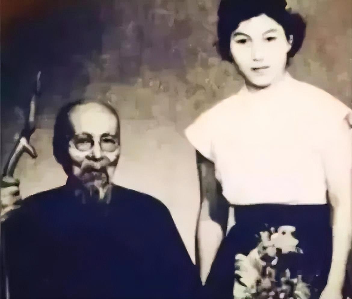 1957年，93岁的齐白石卧病在床，却执意要续弦。老友为他物色了一位44岁的女教