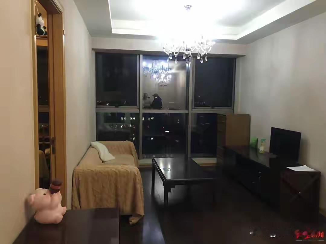 朱先生最近糟心事不断。他想卖位于北京大兴区一套70平左右的商住公寓，却发现房子被