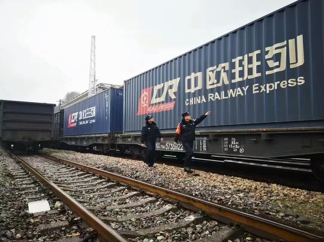 美国也算是把中欧班列，变成了“第二个乌克兰”了！通过唆使波兰关闭通道，美国正在逼