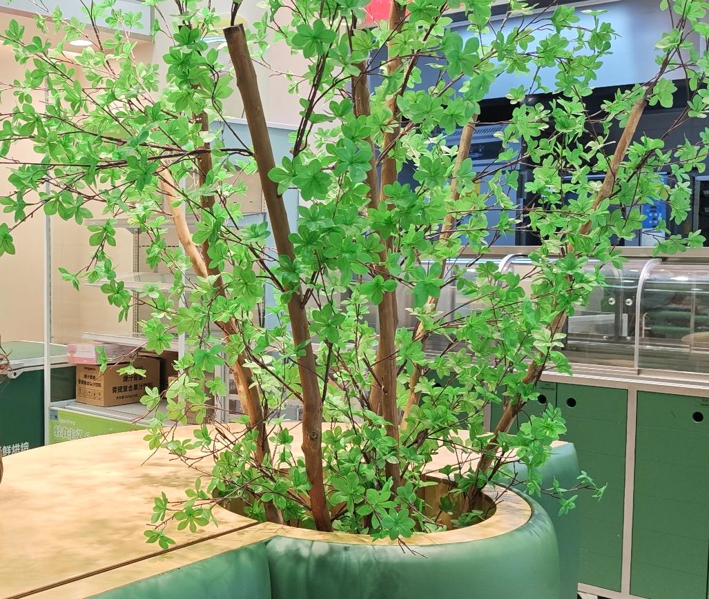 人生最蠢的事，就是消耗别人对自己的信任。你退一步，他进一步，直到退无可退，才懂