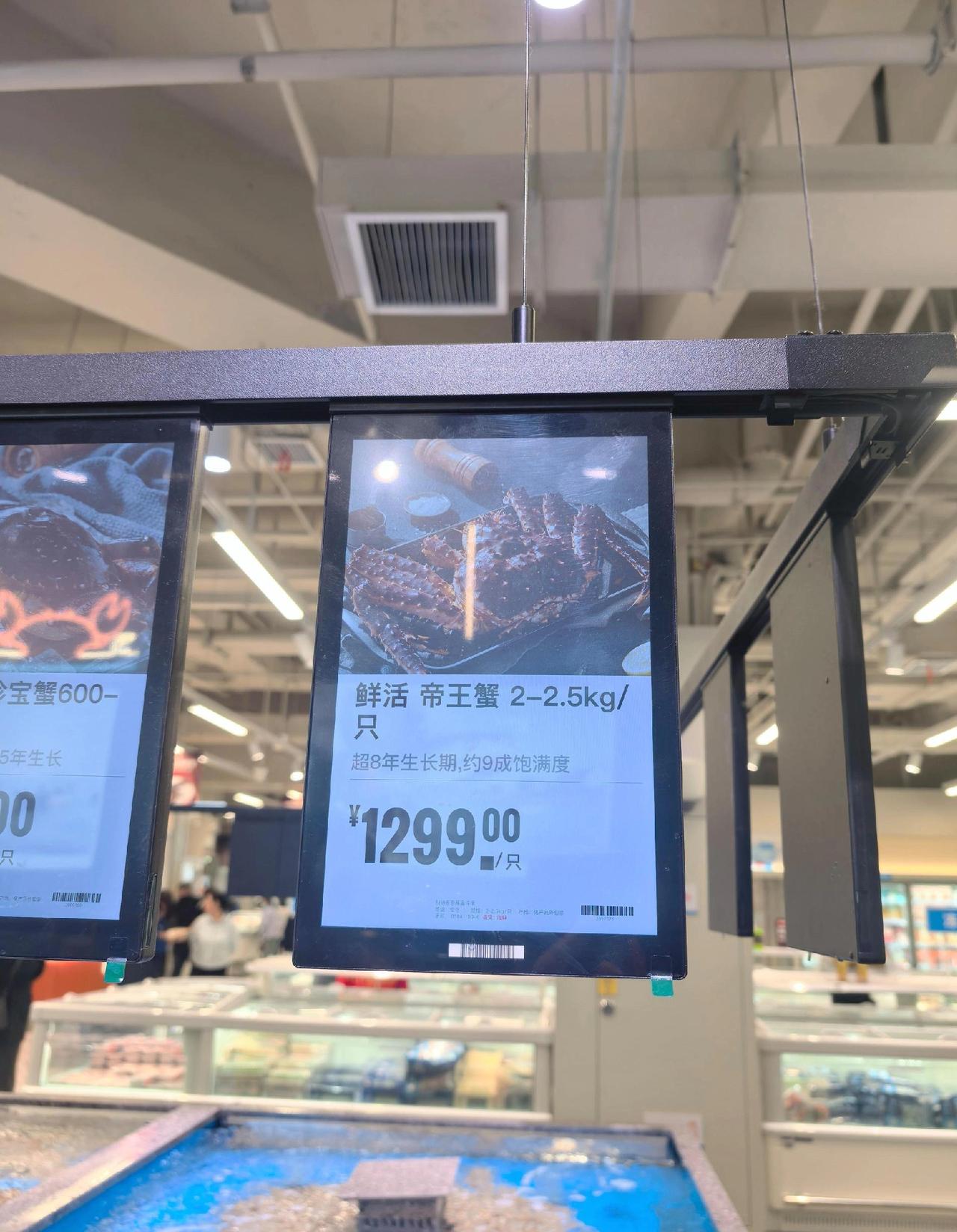 看了几天了，螃蟹还在，再等几天，翘了才便宜[笑着哭]
