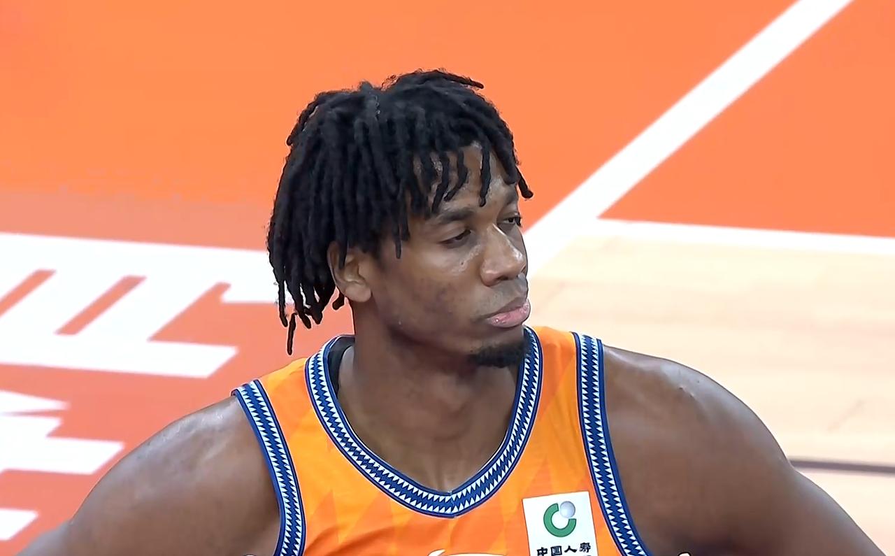 怀特塞德收到意外之喜！4月1日，CBA官方正式官宣，上海久事大鲨鱼外援