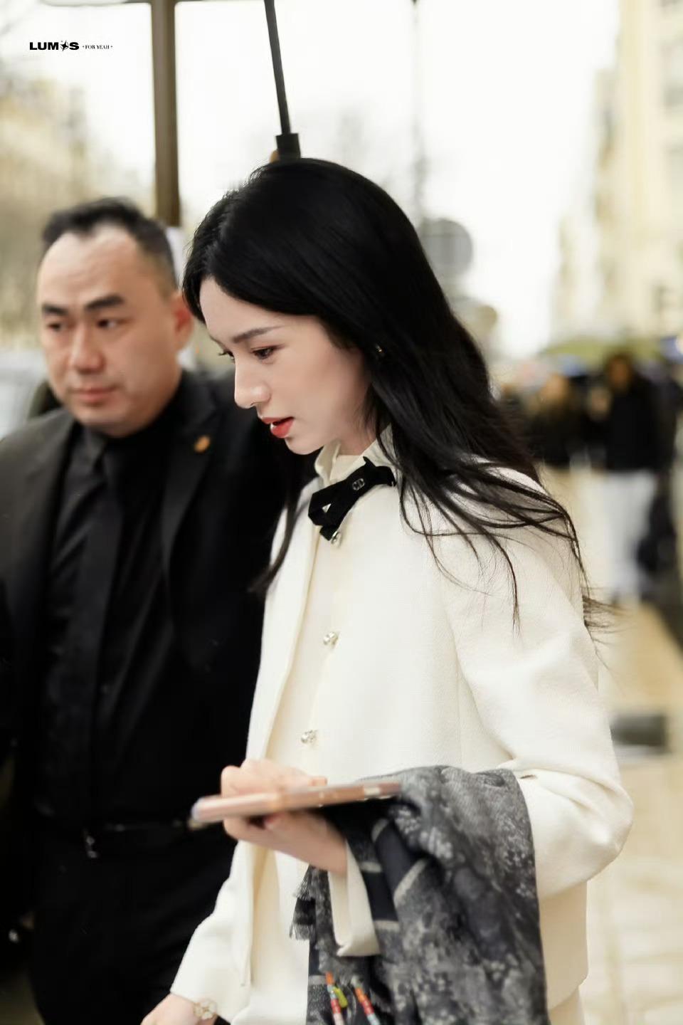 优雅大小姐🥥周也巴黎外出路透周也千金大小姐既视感