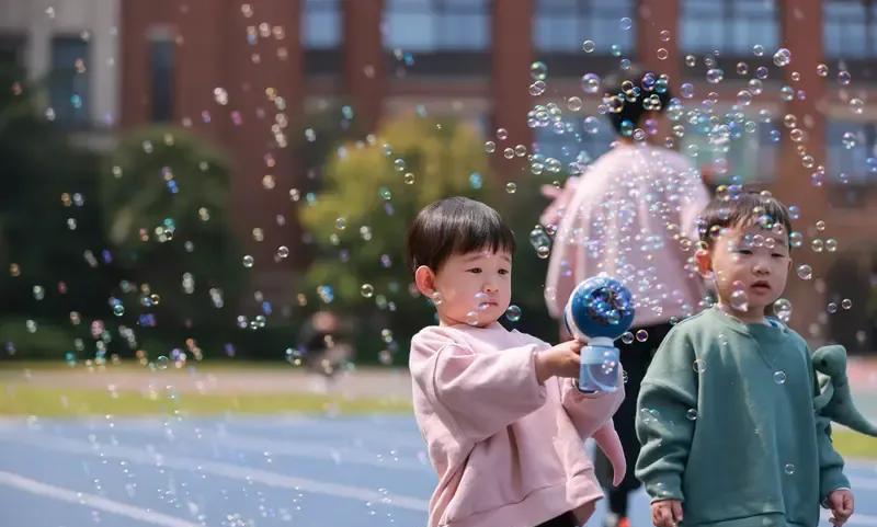 幼儿园免收学费了最失落的应该就是80后了因为80后的二胎刚好上完了幼儿园8
