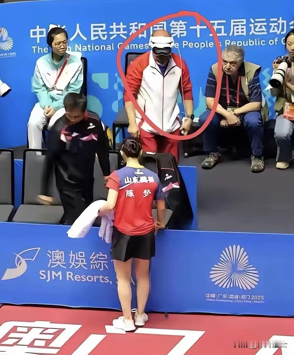 9年后，一名队医终于向孙颖莎道歉了！东京奥运会，孙颖莎打赢伊藤美城进入决赛，