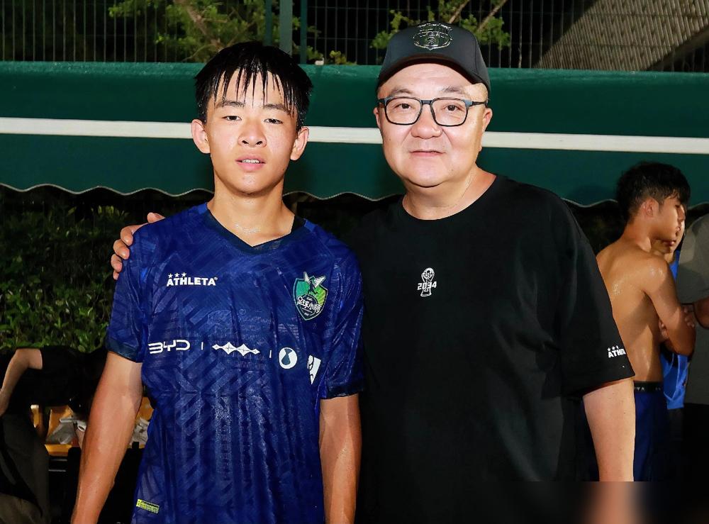 董路刚官宣出任中冠俱乐部总经理。立了条硬规矩，只收有留洋经历的球员。他的