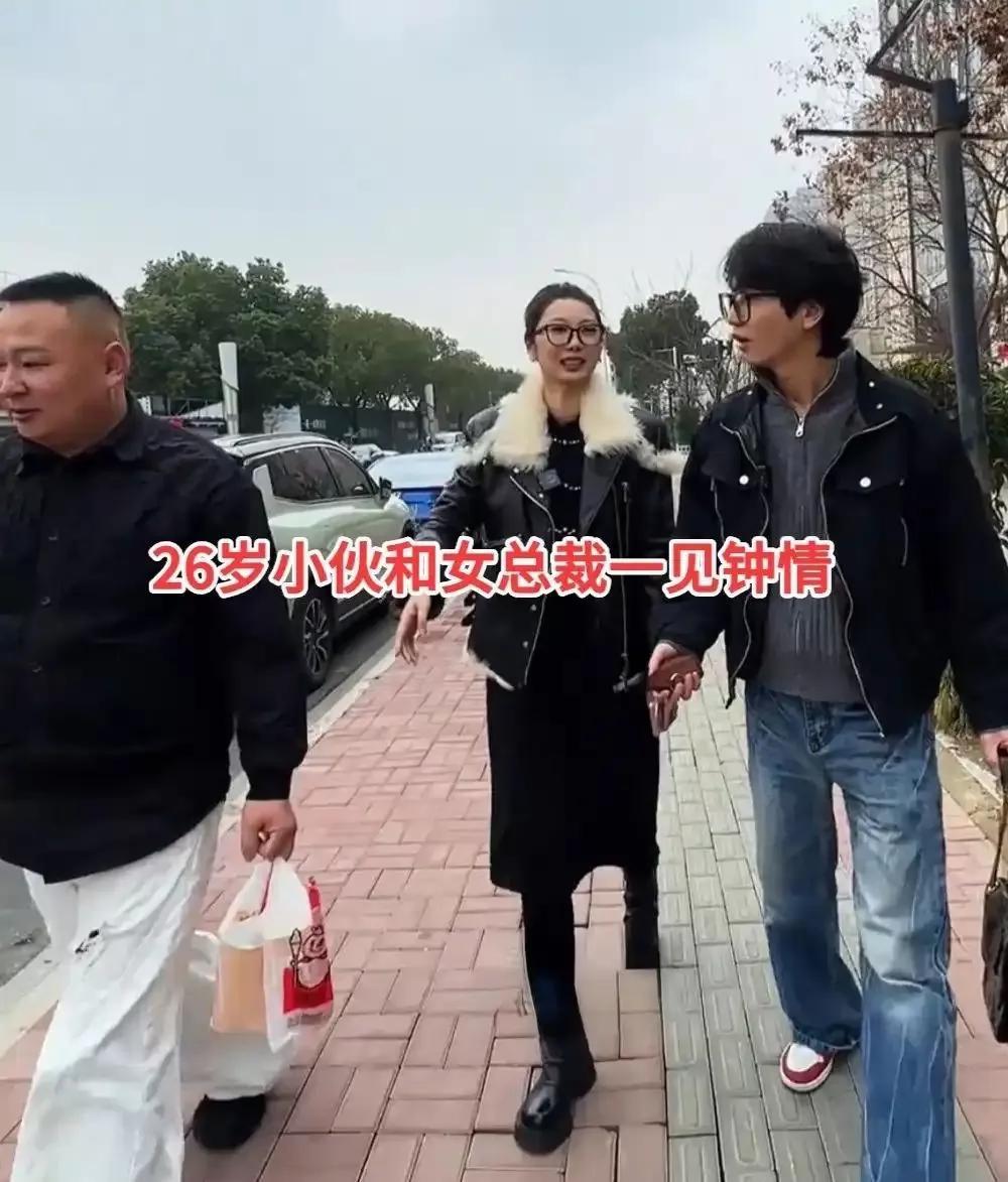 大学刚毕业的小伙参加相亲，被女总裁一眼相中。江苏一位23岁的小伙在大学刚毕业不