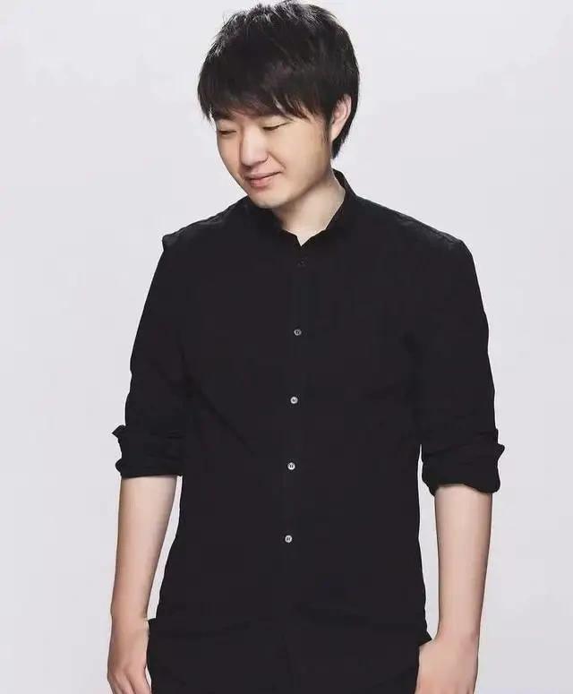 2月9日，打造《王牌对王牌》《青春环游记》等爆款综艺的导演吴彤，自曝曾经历病危，