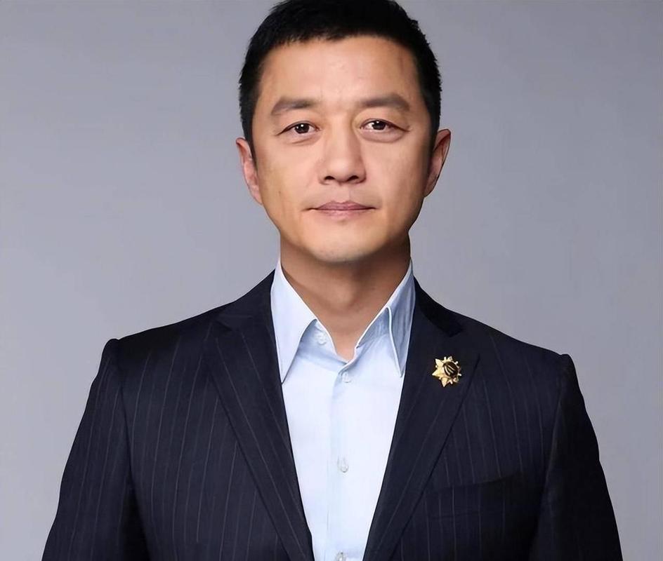 李亚鹏这次直接把娱乐圈的遮羞布撕下来了。9月28号的专访里他放了句狠话：我做短视频3年，一个明星朋友