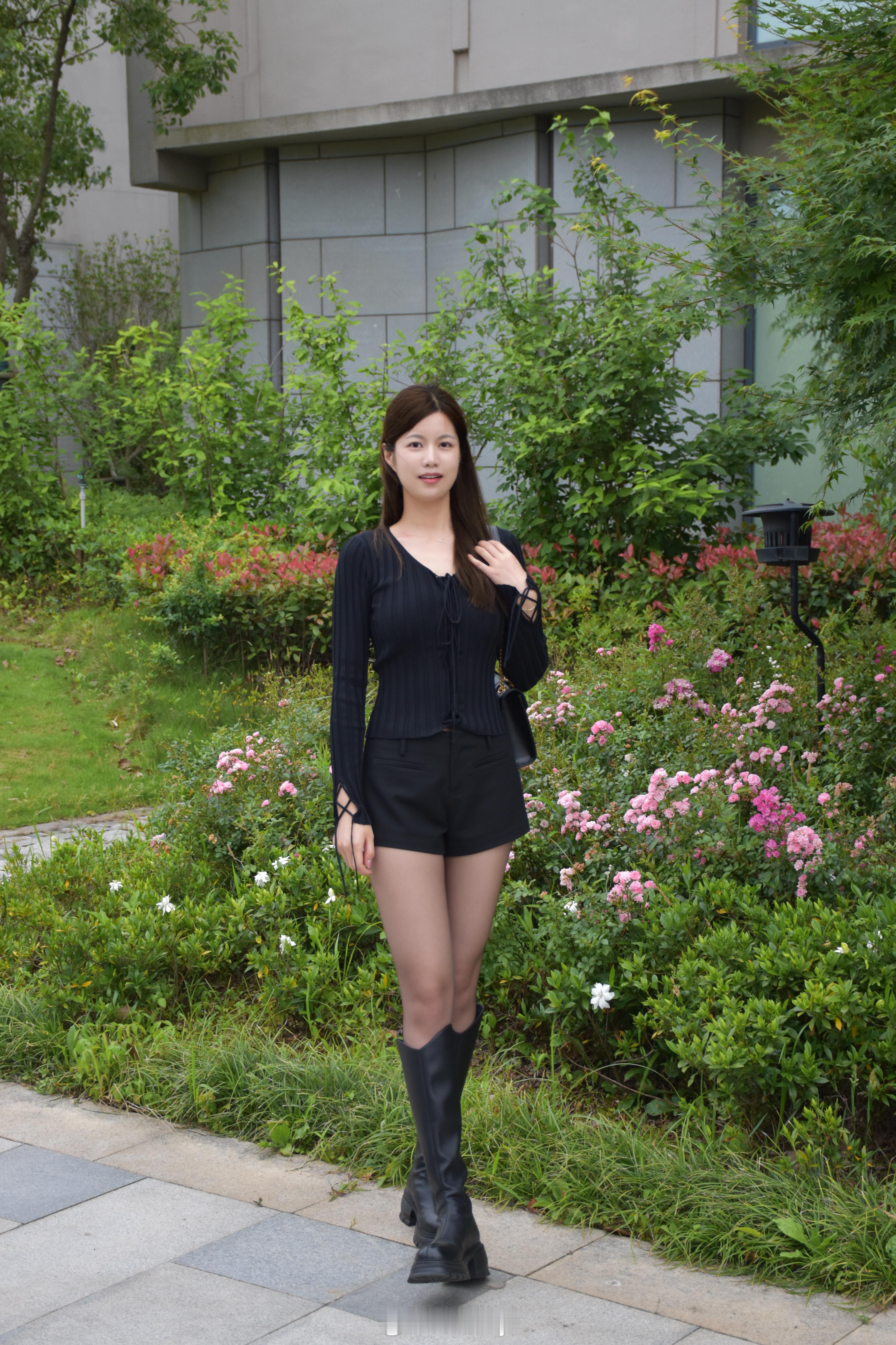 她好漂亮😃得想个办法和她约会